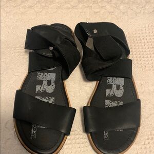 Sorrel Black Sandals with Straps